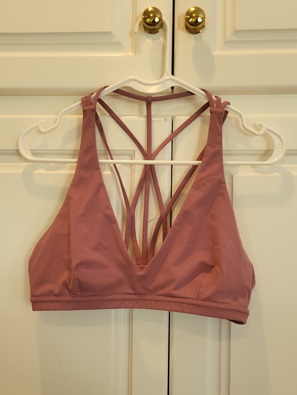 Lululemon Strappy V-Neck Sports Bra in Dusty Rose